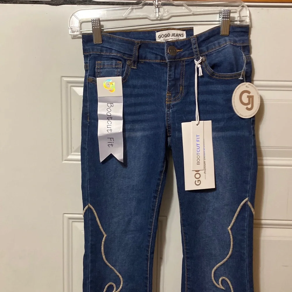 Blue Jeans with Embroidered Design 0‎ NWT
